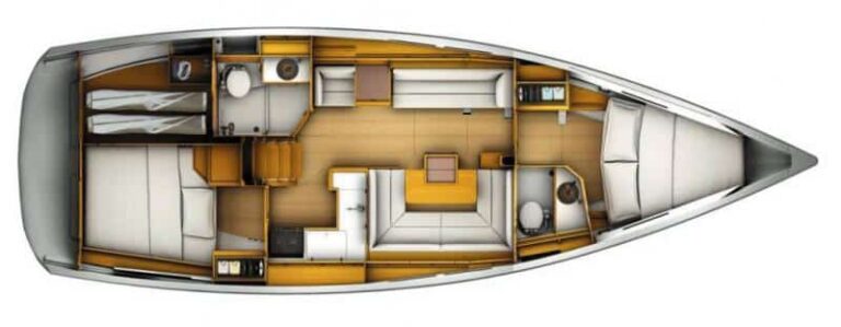 Draufsicht auf die Innenaufteilung einer Segelyacht, die verschiedene Bereiche einschließlich Schlafzimmer, Badezimmer, Küche und Wohnbereich zeigt.