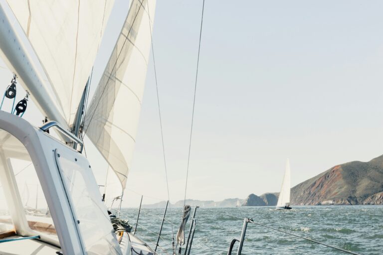 Die beste Reisezeit für einen Segelurlaub: Wann lohnt es sich zu segeln?